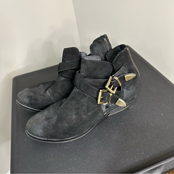 Steve Madden Cinch Western Booties with Buckle - Picture 2 of 6